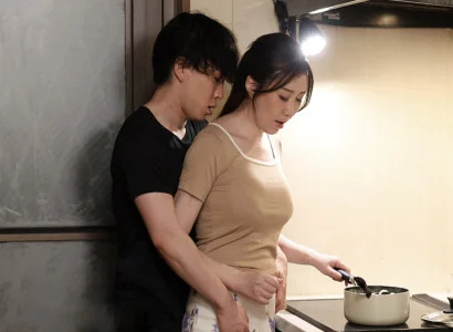 Vợ kế của cha làm hài lòng con chồng