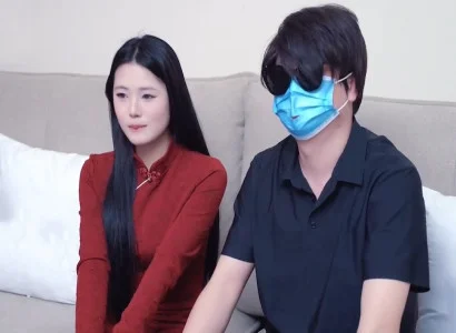 Lão lén thả thuốc kích dục vào ly nước cho em đồng nghiệp uống